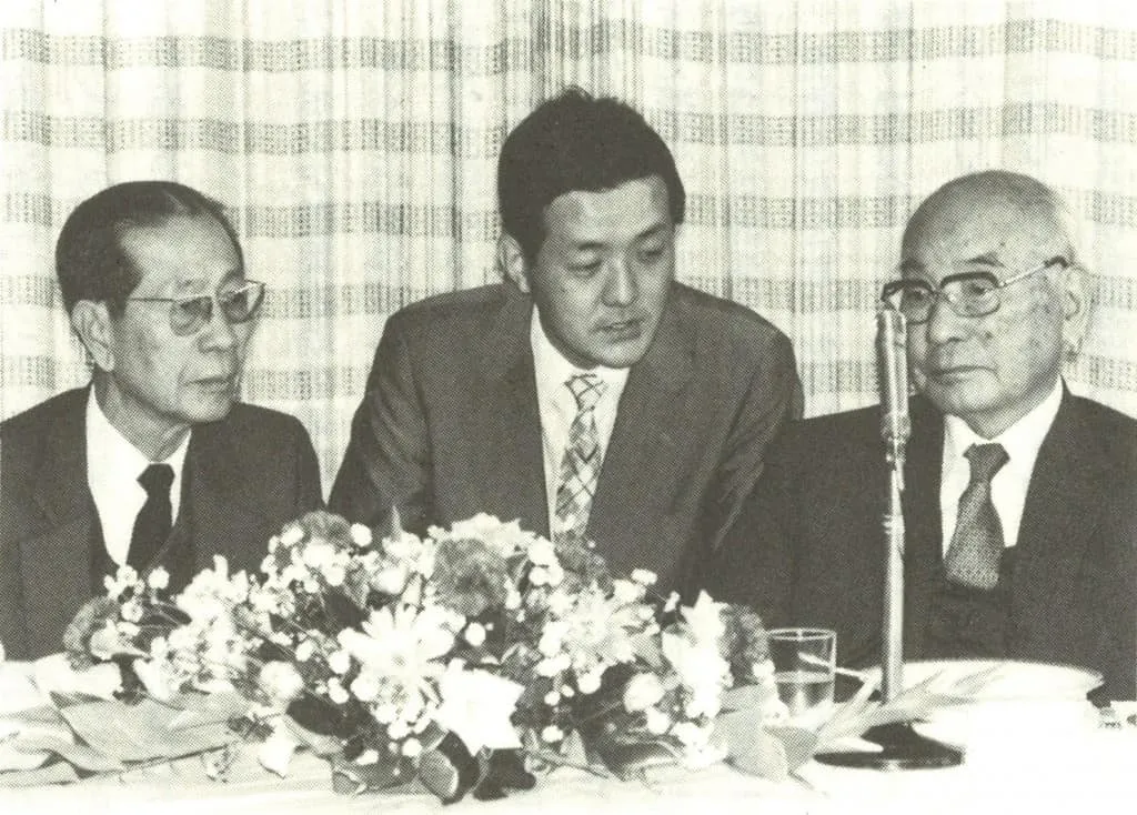 1980: Serving as interpreter between Son Sann, Prime Minister of the Coalition Government of Democratic Kampuchea, and Toshio Doko, Chairman of the International MRA Japan Association (also Chairman of Keidanren)