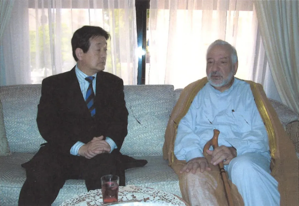 April 2004 Visiting Jordan for support activities to rescue Japanese hostages in Iraq, receiving support from  Minister of Religious Affairs Keilani