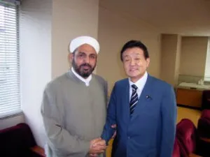 July 2004 With Sheikh Al-Kubaisi of the Iraqi Islamic Clerics Association, who received Japanese hostages (inside the Diet)