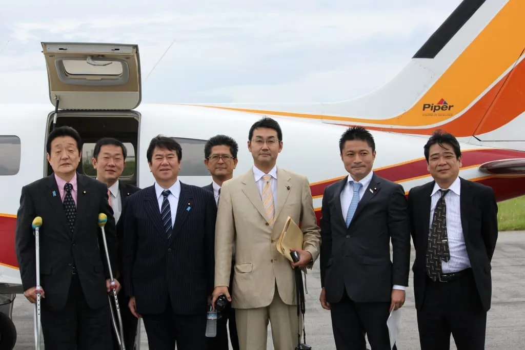 2010 Inspection of the Senkaku Islands after the Chinese fishing boat collision incident. On my right are Representatives Kazuhiro Haraguchi, Katsuyuki Kawai, and Mito Kakizawa
