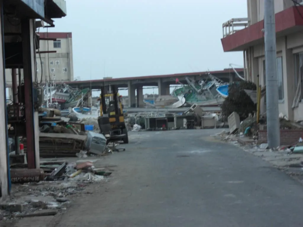 2011 Inspecting Otsu Fishing Port in Kitaibaraki City, which suffered major damage from the tsunami