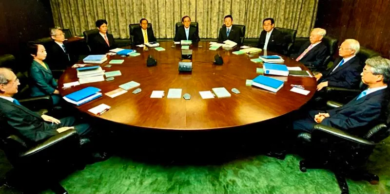 2011 Attending the Bank of Japan's Monetary Policy Meeting (Governor Masaaki Shirakawa in the center)