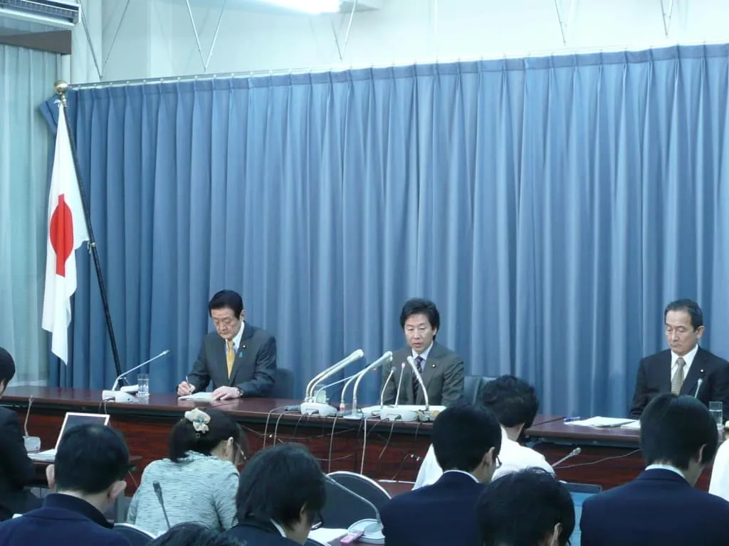 2011 Introducing a fundamental reform to reduce government employee housing by one-quarter and increase rent.