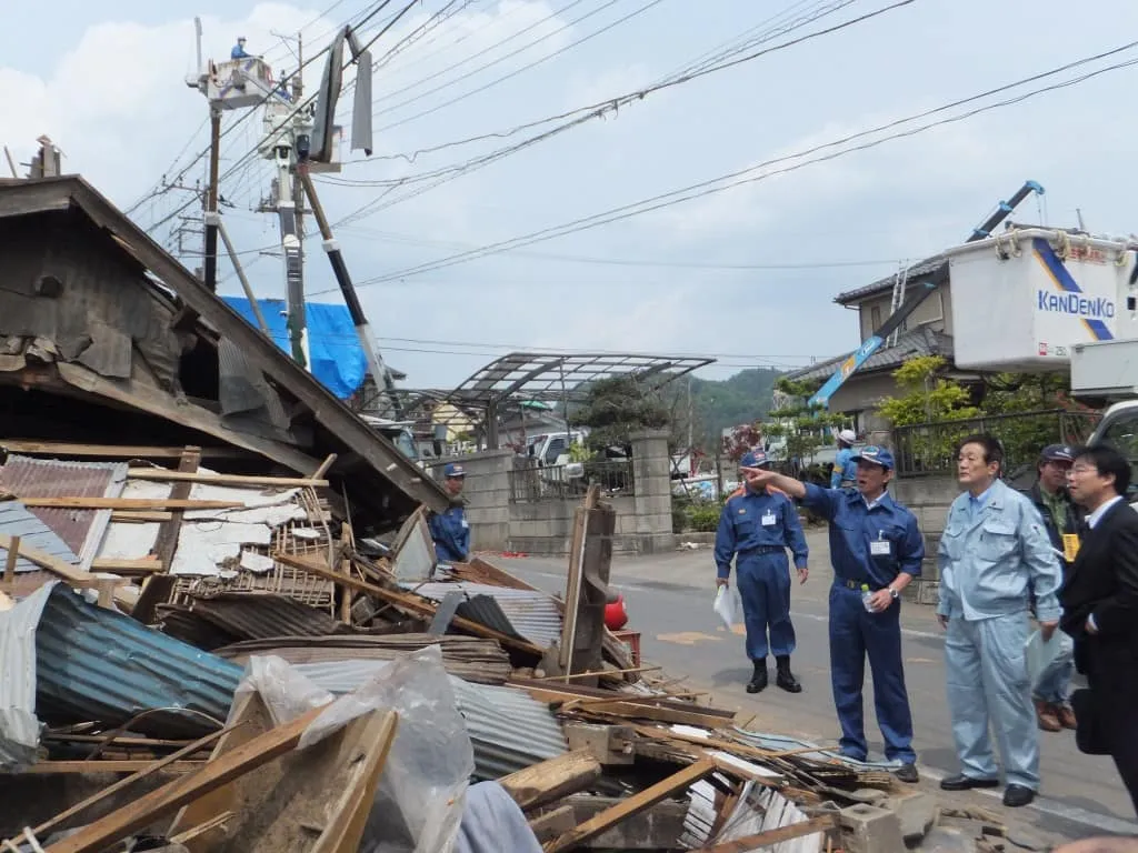 2012 Deciding on the budget for Tsukuba tornado damage. On the left is Mayor Ichihara of Tsukuba City